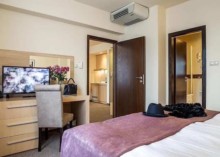 Palace By Hmg Sofía